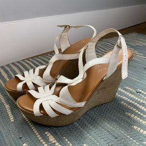 Callisto of California white summer wedges!